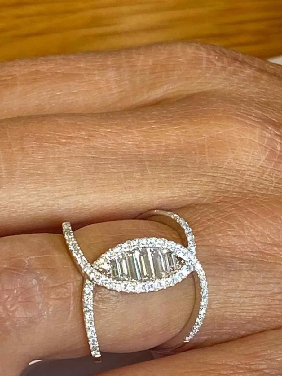 absalon_anillo_de_oro_bla_2.webp Roman Joyero Anillos<ABSALON, anillo de oro blanco con diamantes