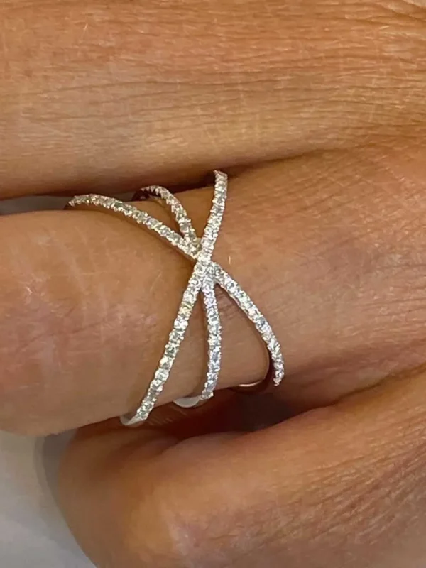 Roman Joyero Anillos<ACROPOLIS, anillo de oro blanco con diamantes