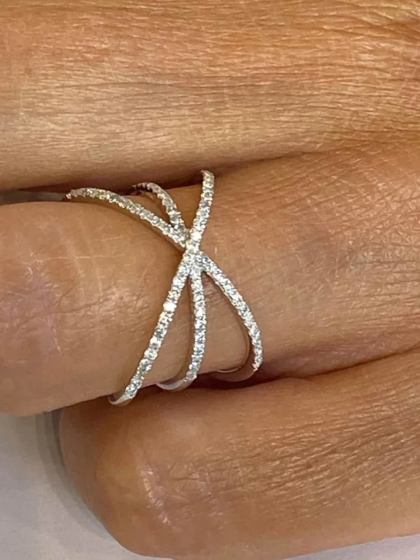 Roman Joyero Anillos<ACROPOLIS, anillo de oro blanco con diamantes