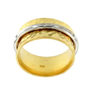 Roman Joyero Anillos<ADELFA, anillo martele en plata con circonitas.