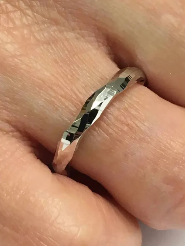 Roman Joyero Anillos<Alianza de boda BENU oro 18 ktes hueca facetada redondeada