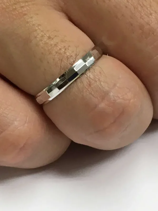 Roman Joyero Anillos<Alianza de Boda LUPUS en oro de 18 ktes semihueca facetada 3 mm