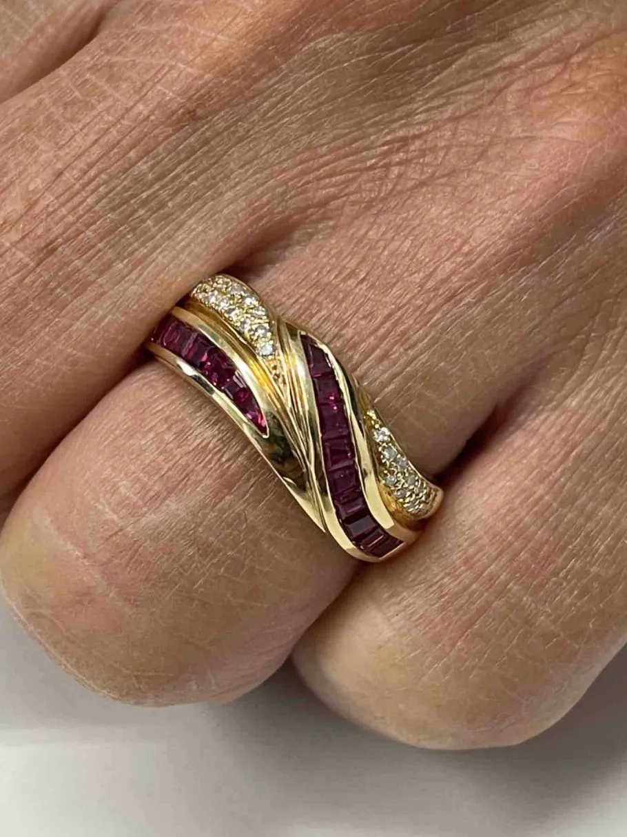 alya_anillo_oro_amarillo__6.webp Roman Joyero Anillos<ALYA anillo oro amarillo de 18 kts brillantes y rubíes