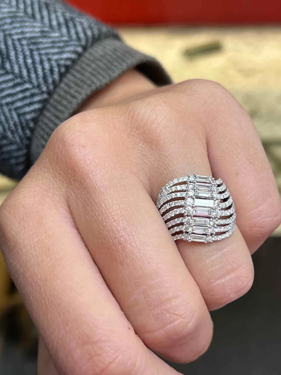 ancora_anillo_de_oro_blan_2.webp Roman Joyero Anillos<ANCORA, anillo de oro blanco y diamantes
