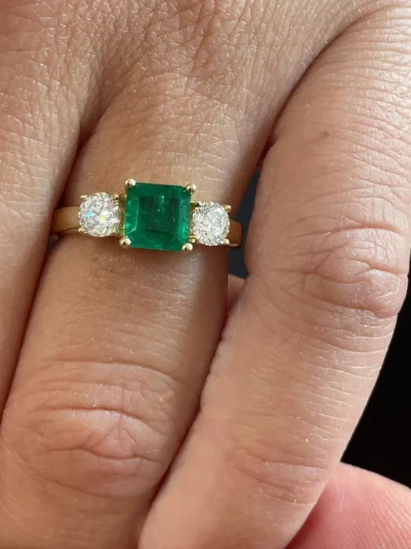 Roman Joyero Anillos<Anillo ALJARAFE oro amarillo 18 ktes esmeralda y brillantes