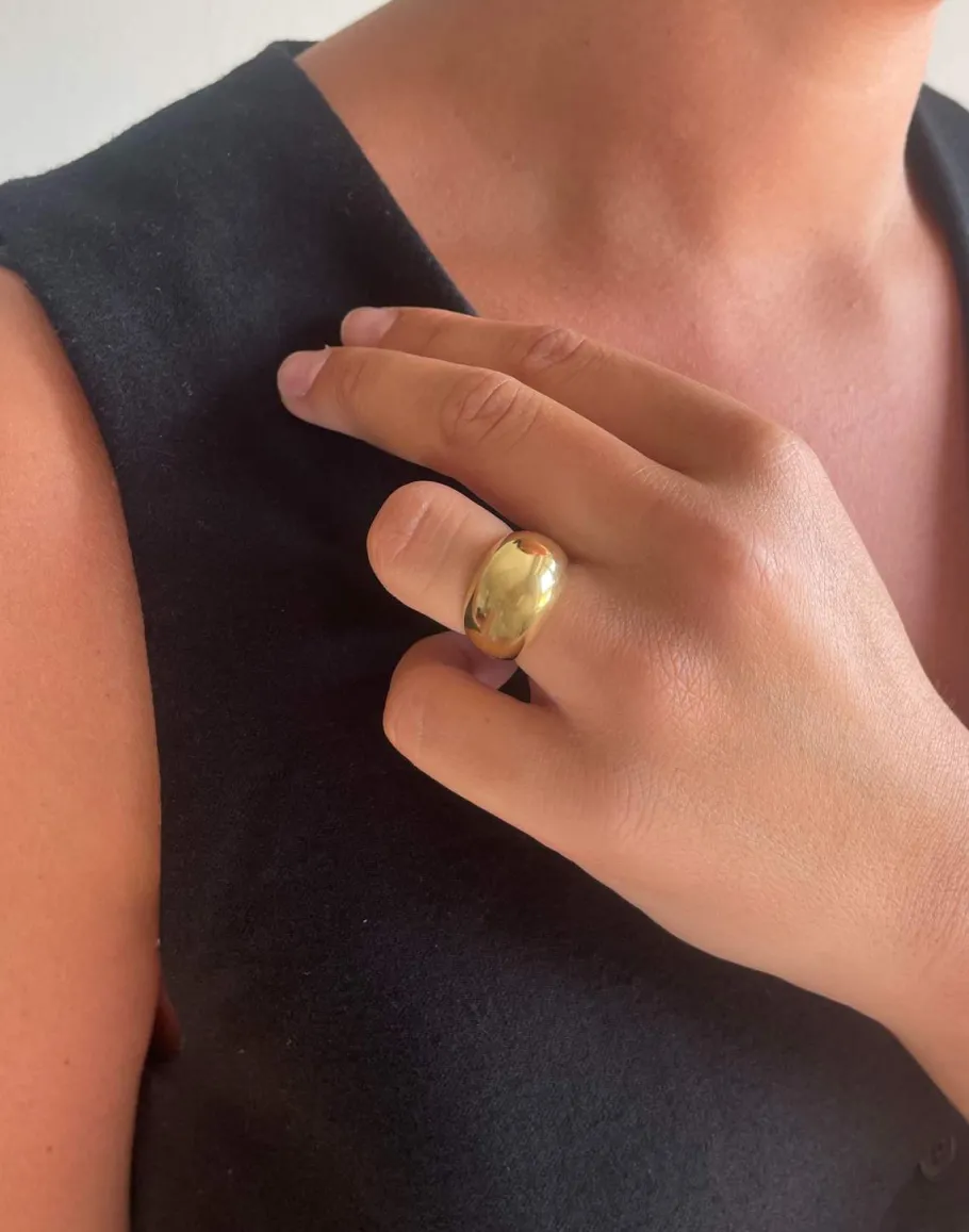 anillo_ancho_nador_en_pla_2.webp Roman Joyero Anillos<Anillo ancho NADOR en plata 1ª ley bañada oro