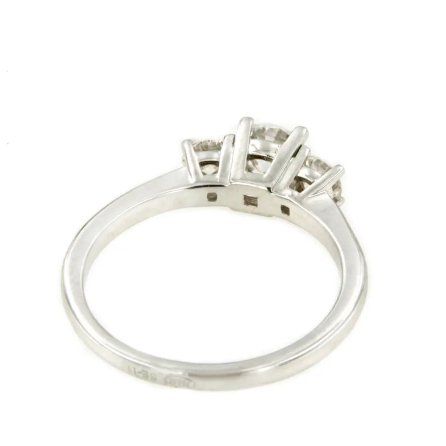anillo_annecy_tresillo_de_4.webp Roman Joyero Anillos<Anillo ANNECY tresillo de diamantes talla brillante en oro blanco 18 ktes