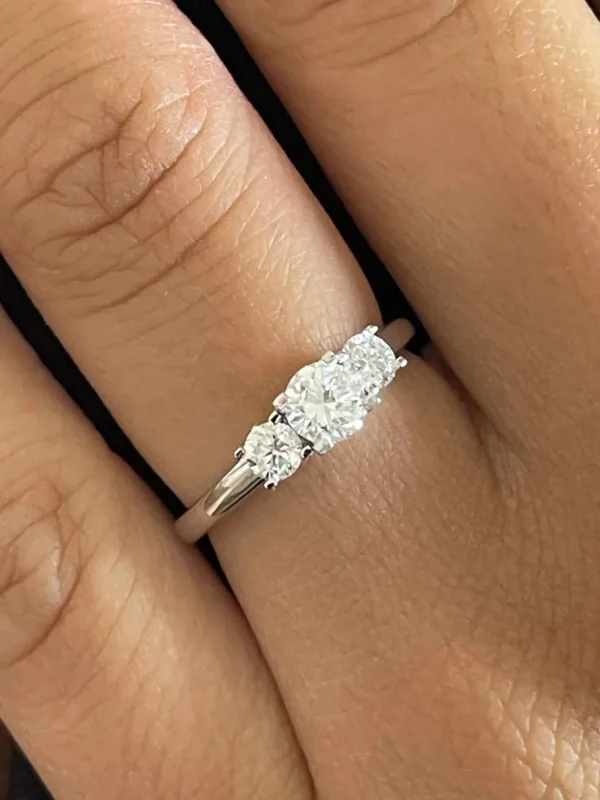 Roman Joyero Anillos<Anillo ANNECY tresillo de diamantes talla brillante en oro blanco 18 ktes