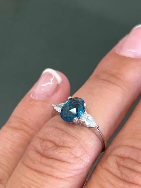 Roman Joyero Anillos<Anillo ATLANTIS en oro blanco de 18 kilates con circonitas y London Blue