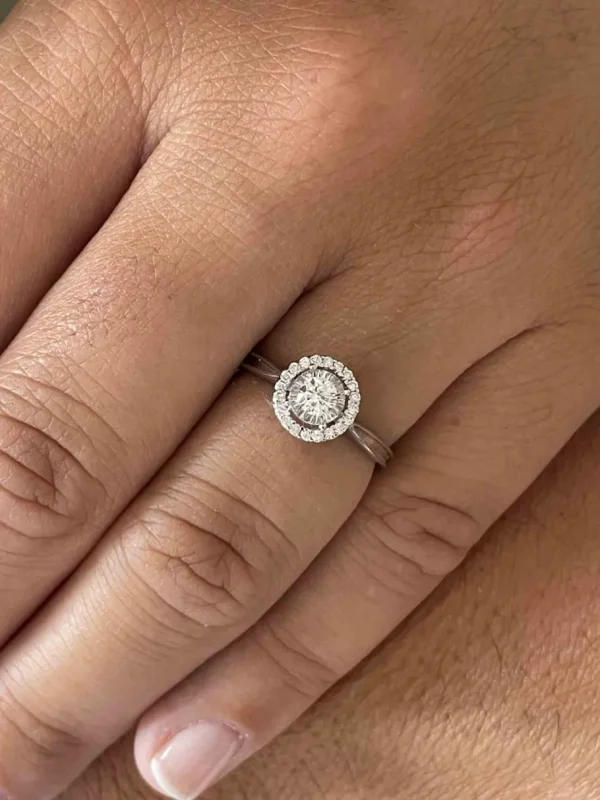 Roman Joyero Anillos<Anillo BASTIA solitario con orla de brillante en oro blanco 18 ktes