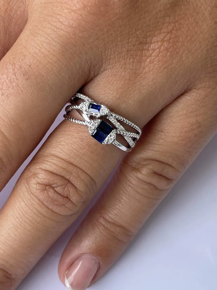 anillo_berber_oro_blanco__3.webp Roman Joyero Anillos<Anillo BERBER oro blanco de 18 kts brillantes y zafiros baguettes