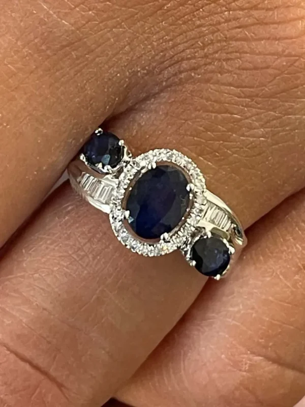 Roman Joyero Anillos<Anillo CAMAS en oro blanco 18 ktes con zafiros y brillantes.