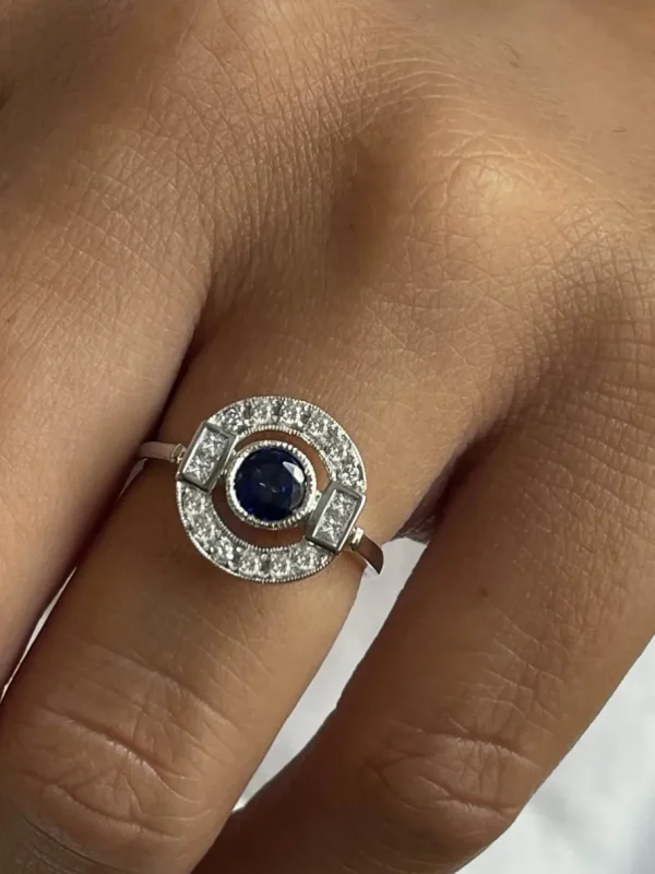 Roman Joyero Anillos<Anillo CAMPANILLA en oro blanco o amarillo de 18 ktes esmeralda y zafiro