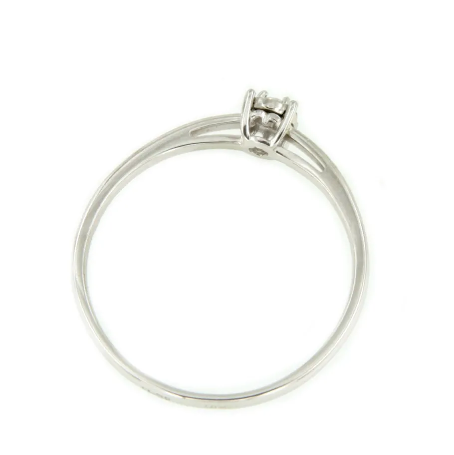 anillo_cannes_solitario_o_4.webp Roman Joyero Anillos<Anillo CANNES solitario oro blanco de 18 kilates con diamante talla brillante