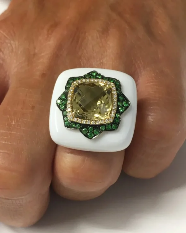 Roman Joyero Anillos<Anillo cuadrado FILIZ en oro rosa o amarillo con piedra y brillantes
