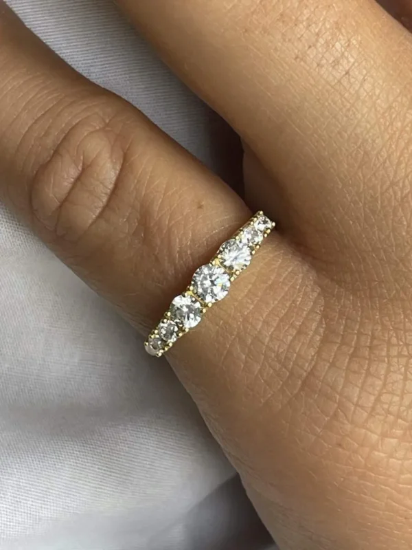 Roman Joyero Anillos<Anillo CURA alianza de circonitas en oro amarillo de 18 kilates