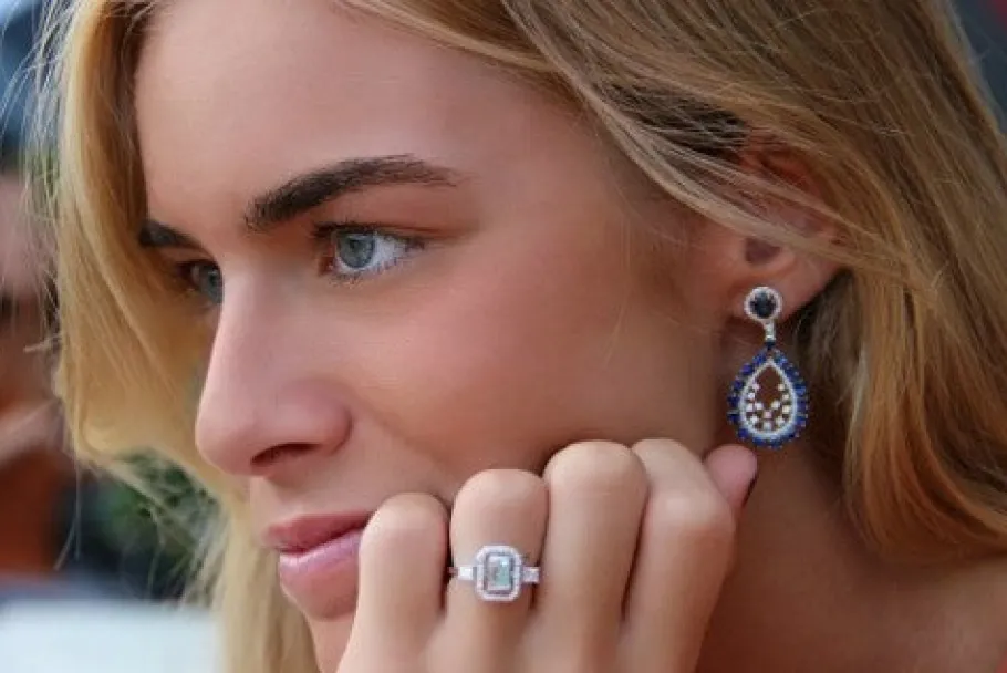 anillo_de_compromiso_en_o_7.webp Roman Joyero Anillos<Anillo de compromiso en oro blanco con diamantes