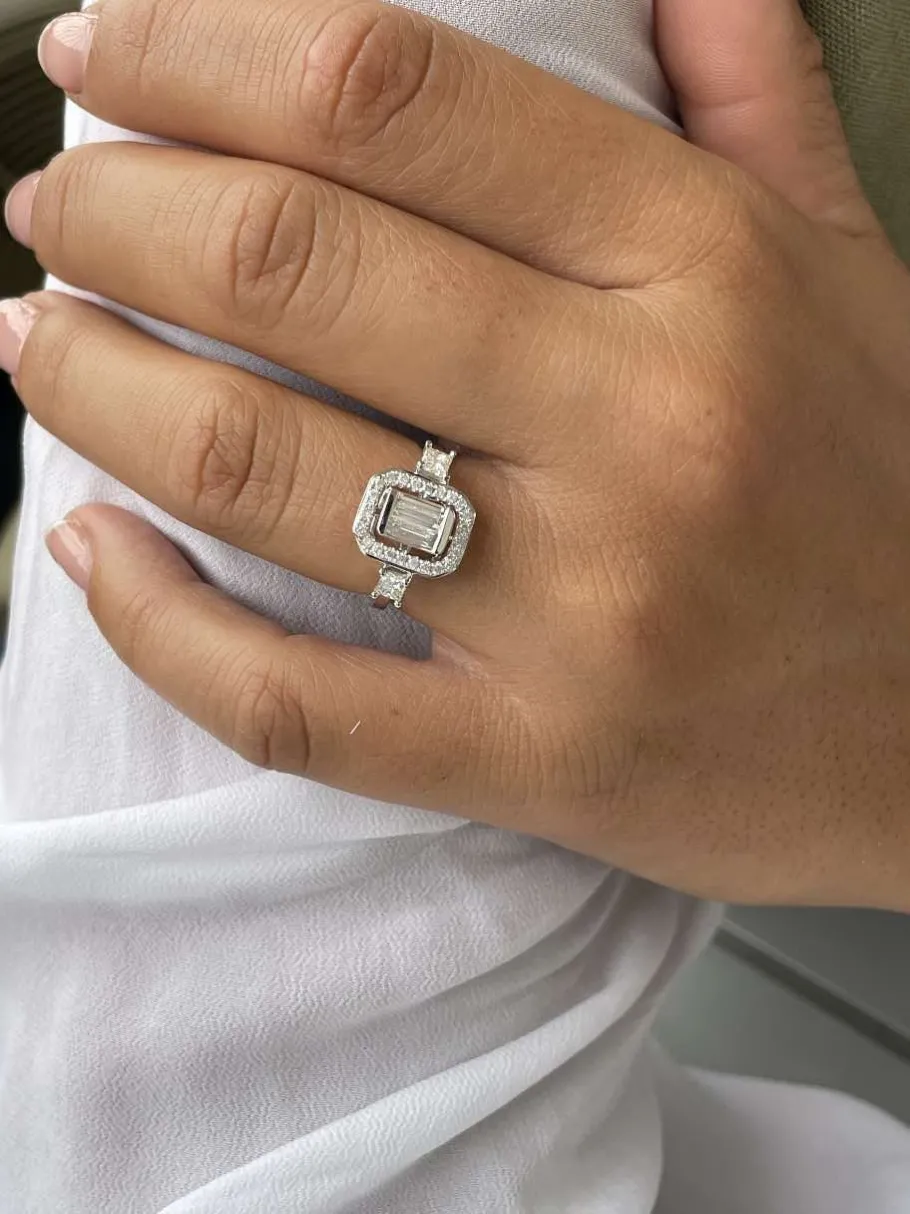 anillo_de_compromiso_en_o_9.webp Roman Joyero Anillos<Anillo de compromiso en oro blanco con diamantes