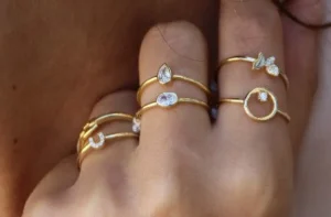 Roman Joyero Anillos<Anillo fino en plata chapada con círculo y circonita blanca