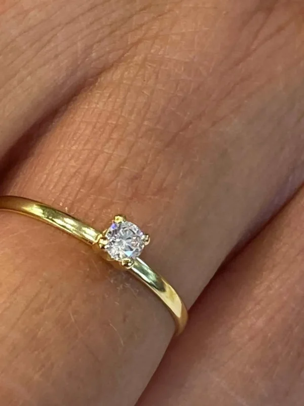 Roman Joyero Anillos<Anillo fino KELEBEK en oro amarillo con pequeña circonita central