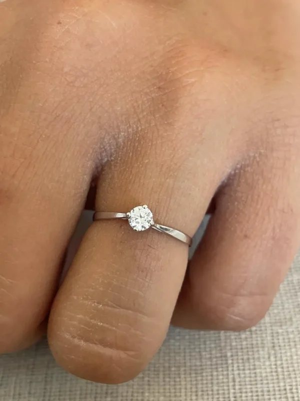 Roman Joyero Anillos<Anillo LEIRA solitario en oro amarillo o blanco con circonita en 18 ktes