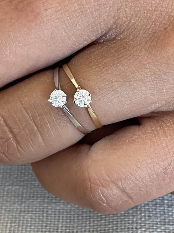 Roman Joyero Anillos<Anillo LEIRA solitario en oro amarillo o blanco con circonita en 18 ktes