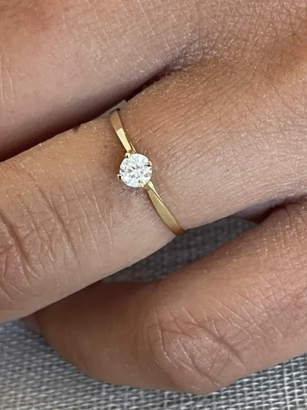Roman Joyero Anillos<Anillo LEIRA solitario en oro amarillo o blanco con circonita en 18 ktes