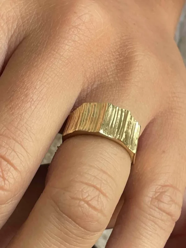 Roman Joyero Anillos<Anillo LIRIO lucido en oro amarillo de 18 kilates