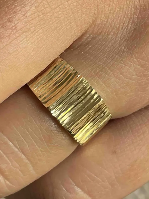Roman Joyero Anillos<Anillo LIRIO lucido en oro amarillo de 18 kilates