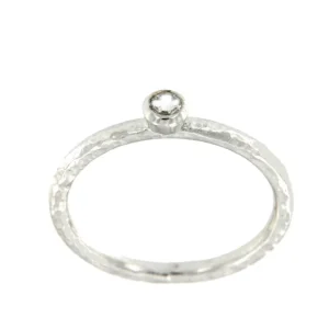 Roman Joyero Anillos<APTENIA, anillo de plata rodiada con circonitas.