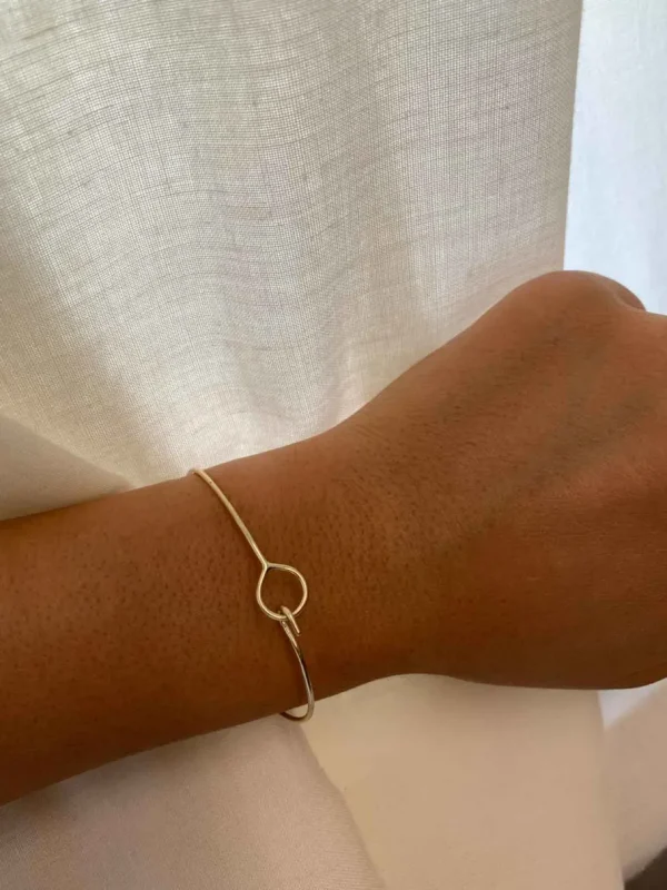 Roman Joyero Pulseras<AURORA, pulsera rígida de plata dorada con enganche.
