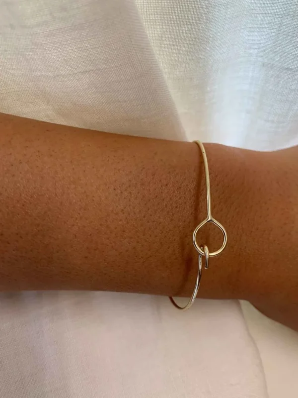 Roman Joyero Pulseras<AURORA, pulsera rígida de plata dorada con enganche.
