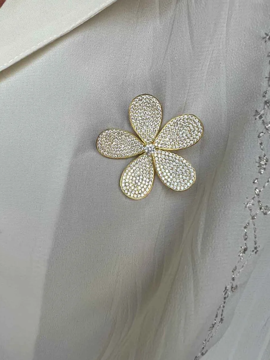 broche_de_plata_ptalos_co_5.webp Roman Joyero Broches<Broche de plata PÉTALOS con circonitas