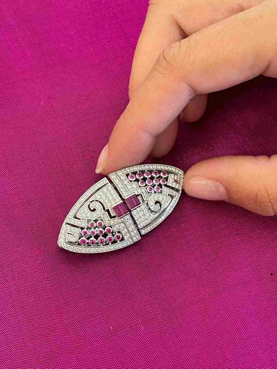 broche_dubai_desmontable__2.webp Roman Joyero Broches | Pendientes<Broche DUBAI desmontable en pendientes de plata 925 ml circonitas rubi