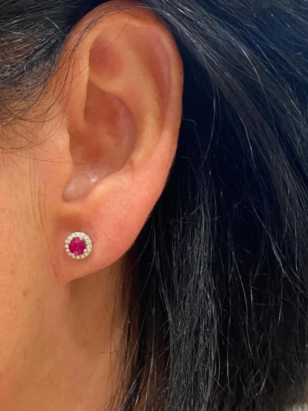 Roman Joyero Pendientes<BROGUE, pendientes cortos de diamantes y rubí
