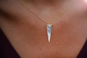 Roman Joyero Cadenas Y Gargantillas<Cadena de plata con baño de oro y punta de flecha de nácar