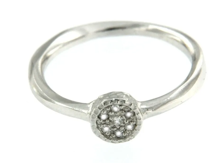 cintas_anillo_de_plata_ro_1.webp Roman Joyero Anillos<CINTAS, anillo de plata rodiada con circonitas.