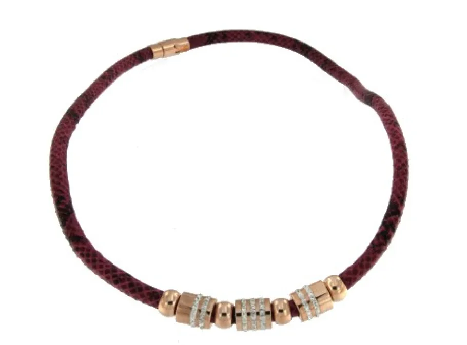 collar_de_acero_y_piel_en_0-4.webp Roman Joyero Acero<Collar de acero y piel en burdeos.