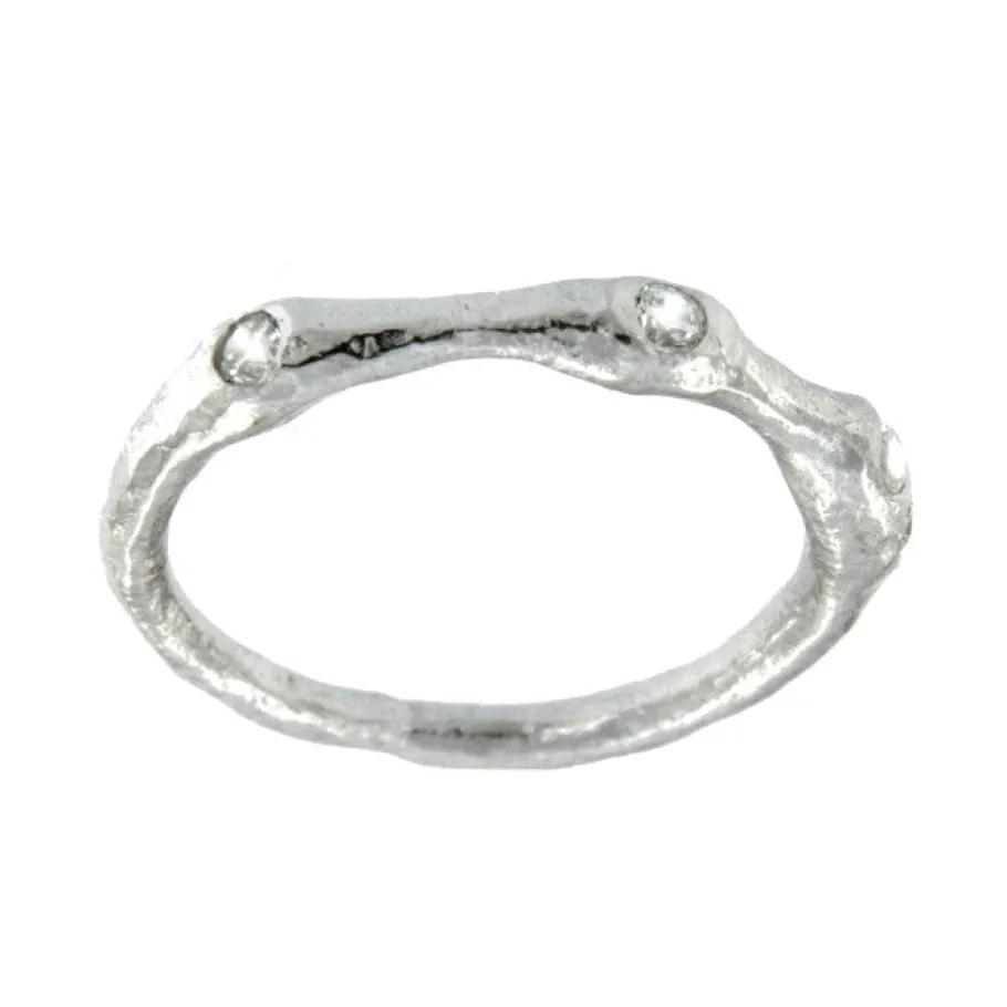coriandro_anillo_de_plata_0.webp Roman Joyero Anillos<CORIANDRO, anillo de plata rodiada con circonitas.