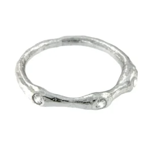 Roman Joyero Anillos<CORIANDRO, anillo de plata rodiada con circonitas.
