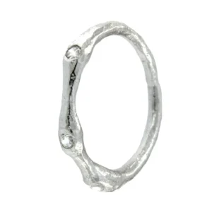 Roman Joyero Anillos<CORIANDRO, anillo de plata rodiada con circonitas.