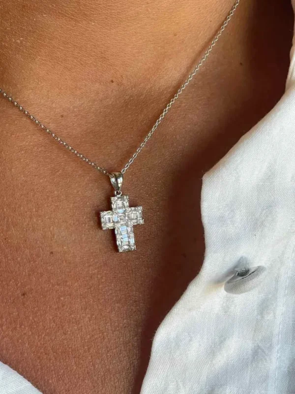 Roman Joyero Colgantes<Cruz PARADA en oro blanco 18 ktes con baguettes, taipes y brillantes