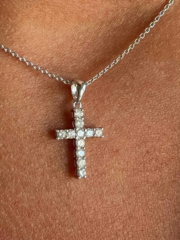 Roman Joyero Colgantes<Cruz UTRERA en oro blanco 18 ktes con brillantes en garras.