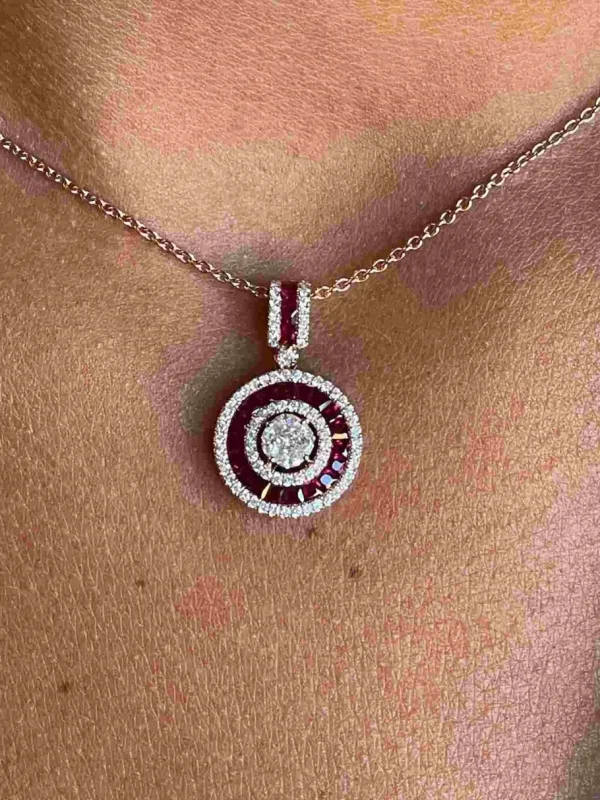 Roman Joyero Colgantes<DRAKE colgante forma redonda en oro brillantes y zafiros o rubies