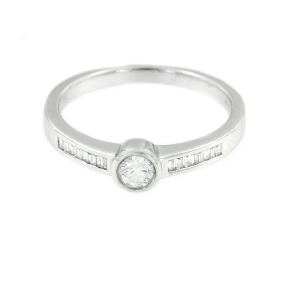 drichen_anillo_de_comprom_1.webp Roman Joyero Anillos<DRICHEN, anillo de compromiso en oro blanco