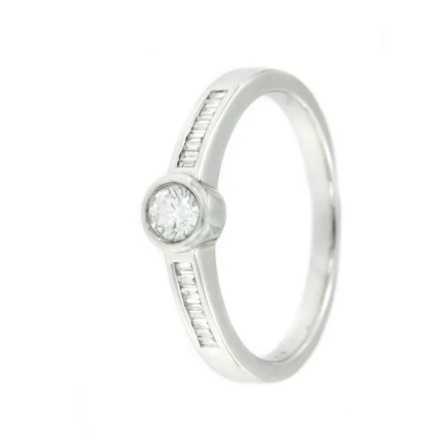 drichen_anillo_de_comprom_3.webp Roman Joyero Anillos<DRICHEN, anillo de compromiso en oro blanco