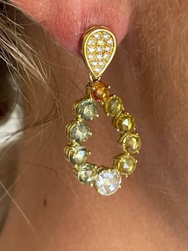 Roman Joyero Pendientes<ECLEPTICA, pendientes largos de oro amarillo con brillantes y zafiros