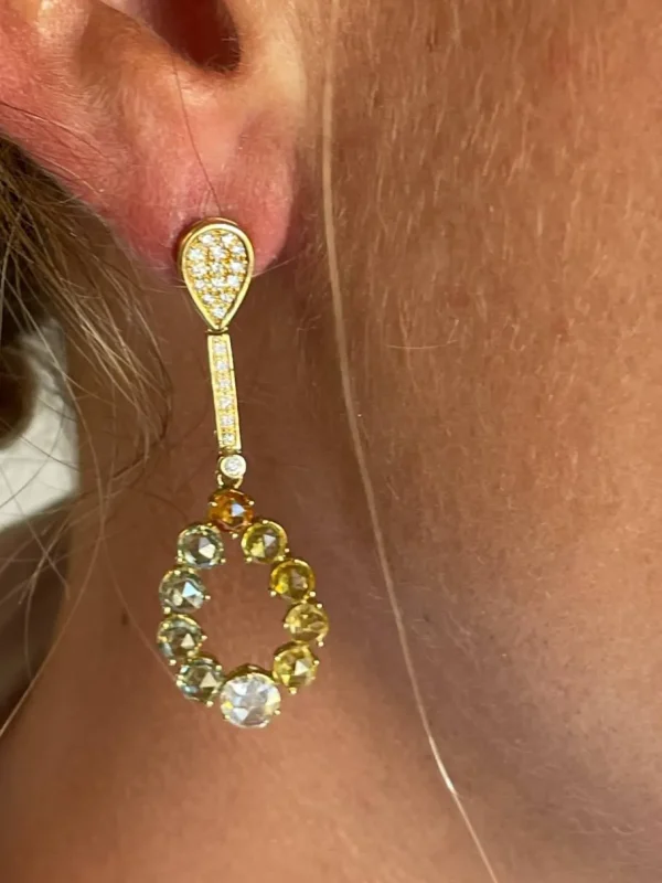 Roman Joyero Pendientes<ECLEPTICA, pendientes largos de oro amarillo con brillantes y zafiros