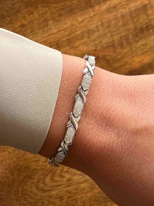 Roman Joyero Pulseras<FIONA, pulsera semirrígida en plata con circonitas.