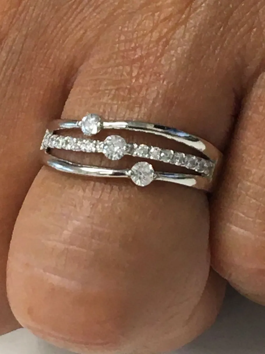 hande_anillo_de_oro_blanc_3.webp Roman Joyero Anillos<HANDE anillo de oro blanco con brillantes